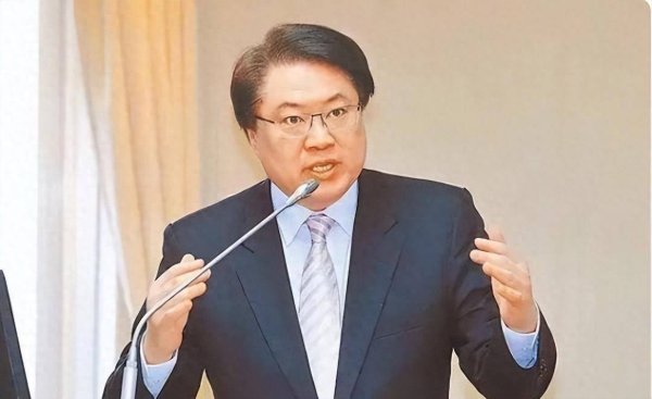 赢赢顺配资 林右昌发文曝光台湾传统产业陷入停滞，李彦秀：狠甩赖清德巴掌